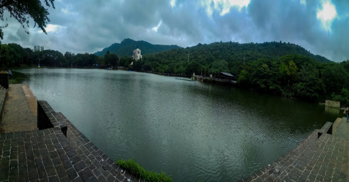 One of the biggest lakes in Thane is surrounded by Yeoor Hills